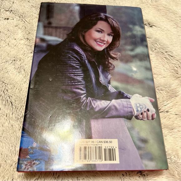 🌴Death Doesn’t Bargain by Sherrilyn Kenyon Hardcover Book - Picture 3 of 4